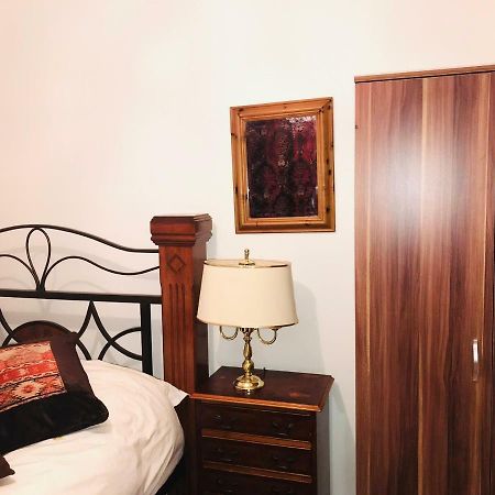 Modern Cosy Room With Private Bathroom Гарроу Екстер'єр фото