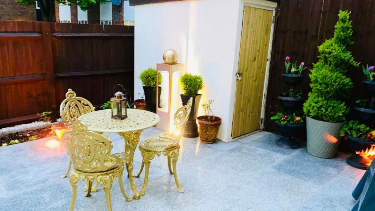 Modern Cosy Room With Private Bathroom Гарроу Екстер'єр фото